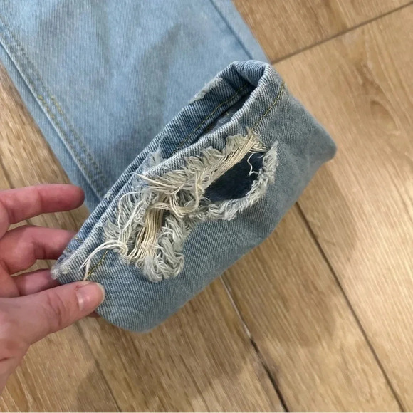 Brandy Melville Women’s Light Wash Boyfriend Distressed Denim Jeans Size S GUC - Picture 4 of 11